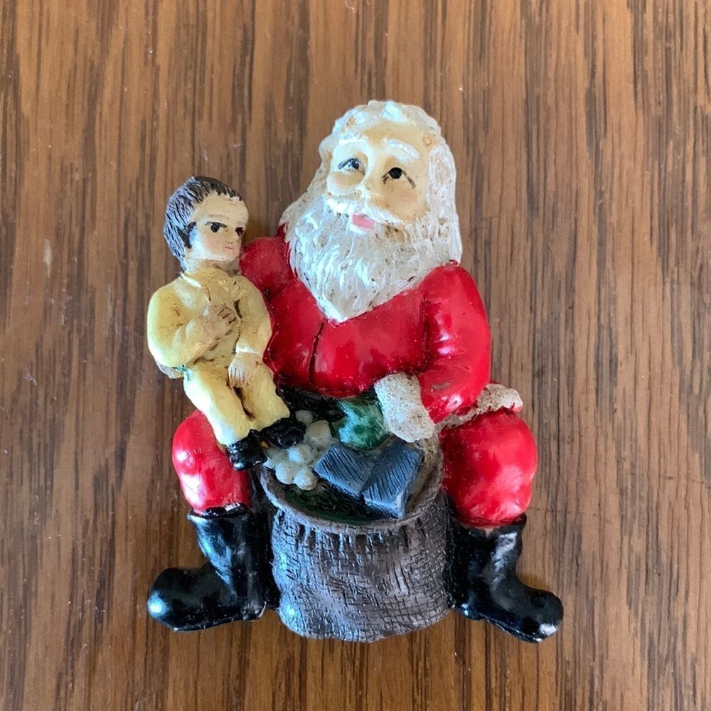 Artmark resin Santa Claus with child magnet‎